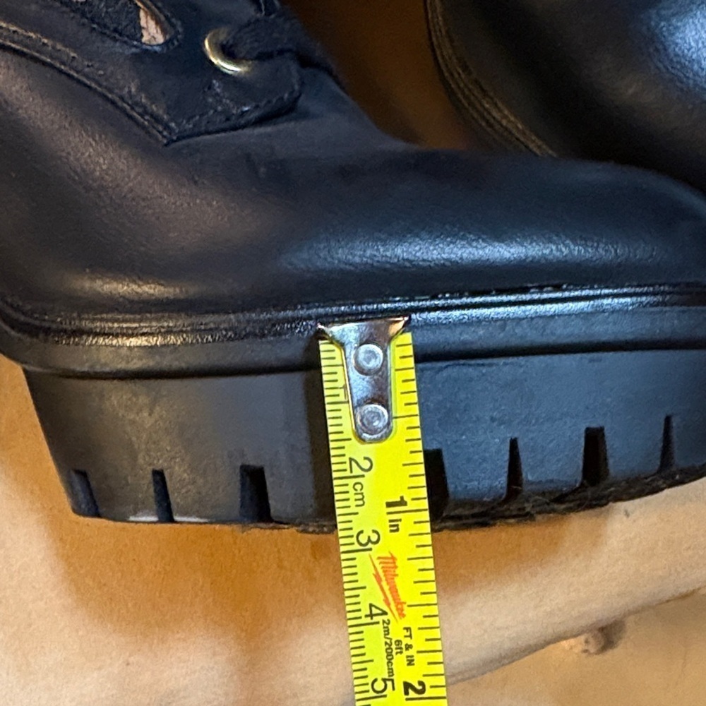 Nwot Guess Black and Brown Lace-Up Boots - Picture 10 of 12